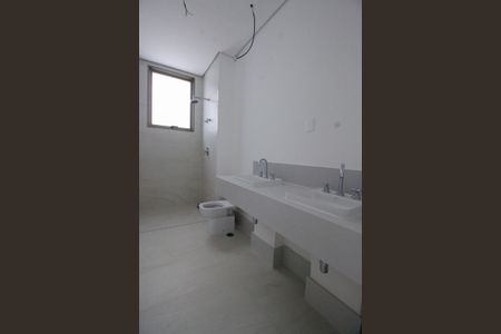 Apartamento à venda com 189m², 3 quartos e 3 vagasBanheiro da Suíte 1