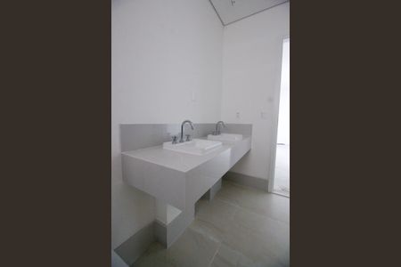 Apartamento à venda com 189m², 3 quartos e 3 vagasBanheiro da Suíte 1