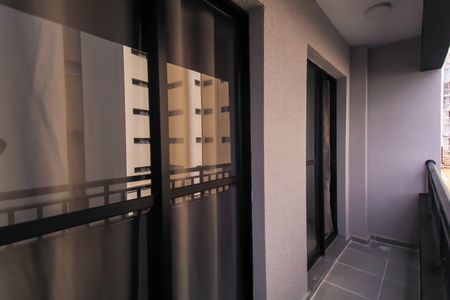 Studio à venda com 28m², 1 quarto e sem vaga Studio à venda com 28m², 1 quarto e sem vagaVaranda