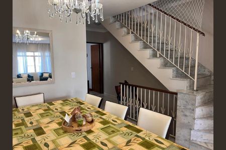 Casa à venda com 332m², 4 quartos e 5 vagasFoto 06