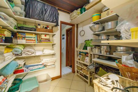 Casa de condomínio à venda com 260m², 3 quartos e 3 vagasDespensa