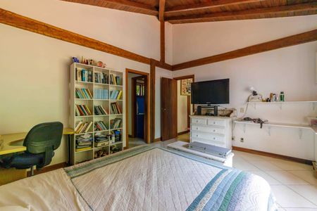 Casa de condomínio à venda com 260m², 3 quartos e 3 vagasSuíte 2