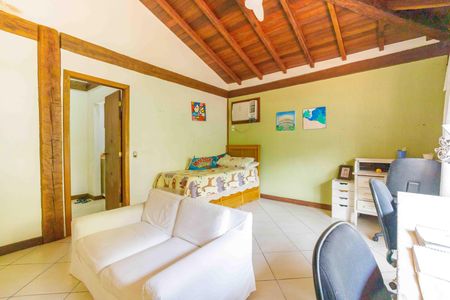 Casa de condomínio à venda com 260m², 3 quartos e 3 vagasSuíte 3