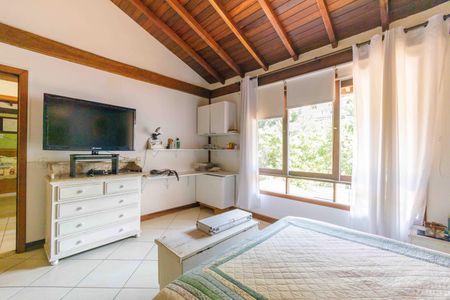 Casa de condomínio à venda com 260m², 3 quartos e 3 vagasSuíte 2