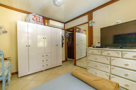 Casa de condomínio à venda com 260m², 3 quartos e 3 vagasSuíte 1