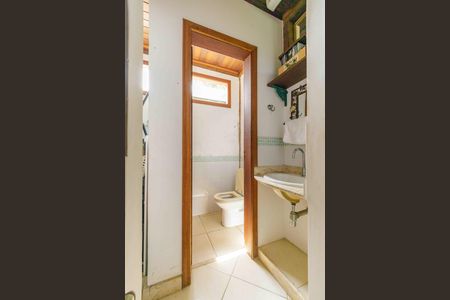 Casa de condomínio à venda com 260m², 3 quartos e 3 vagasBanheiro Social 2