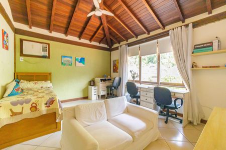 Casa de condomínio à venda com 260m², 3 quartos e 3 vagasSuíte 3