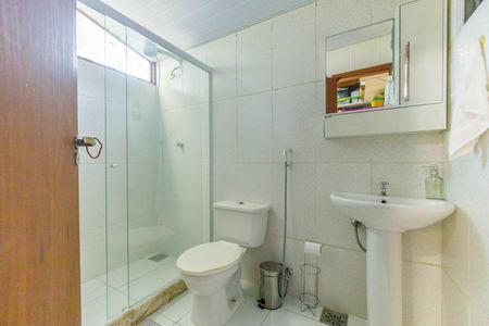 Casa de condomínio à venda com 260m², 3 quartos e 3 vagasBanheiro de Serviço