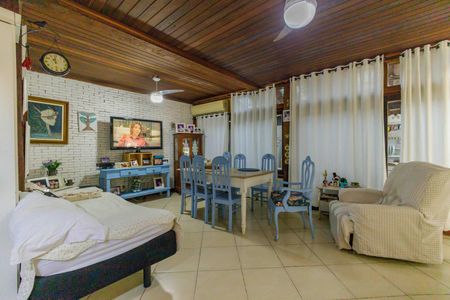 Casa de condomínio à venda com 260m², 3 quartos e 3 vagasSala