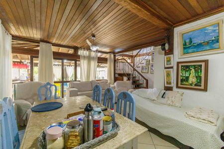 Casa de condomínio à venda com 260m², 3 quartos e 3 vagasSala