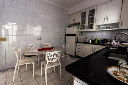 Casa para alugar com 550m², 5 quartos e 2 vagas Casa para alugar com 550m², 5 quartos e 2 vagasCozinha