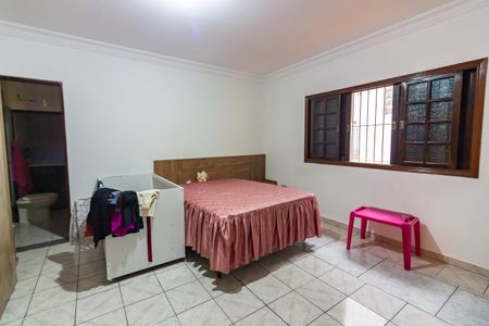 Casa à venda com 270m², 3 quartos e 2 vagas Casa à venda com 270m², 3 quartos e 2 vagasSuíte