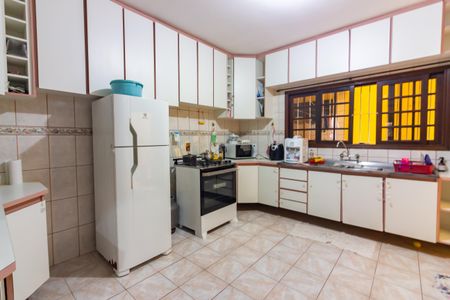 Casa à venda com 270m², 3 quartos e 2 vagas Casa à venda com 270m², 3 quartos e 2 vagasCozinha