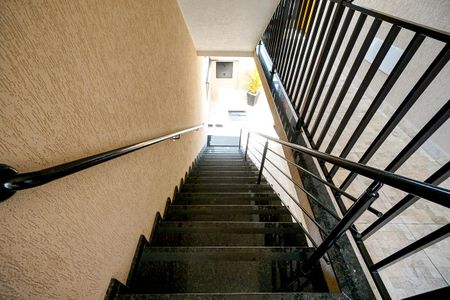 Apartamento para alugar com 38m², 2 quartos e sem vagaEscada