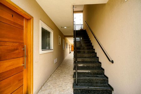 Apartamento para alugar com 38m², 2 quartos e sem vagaEscada