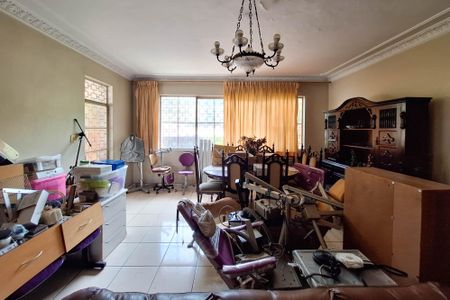 Casa à venda com 65m², 3 quartos e 2 vagas Casa à venda com 65m², 3 quartos e 2 vagasSala