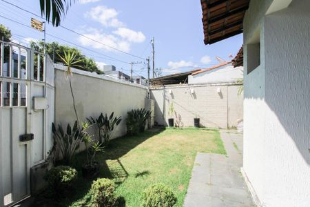 Casa à venda com 360m², 3 quartos e 3 vagas Casa à venda com 360m², 3 quartos e 3 vagasJardim