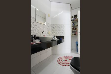 Casa à venda com 360m², 3 quartos e 3 vagas Casa à venda com 360m², 3 quartos e 3 vagasBanheiro da Suíte