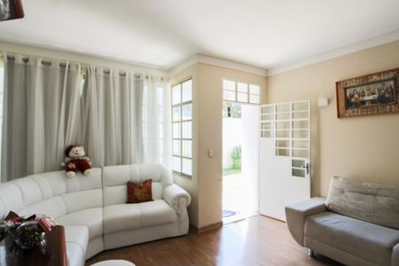 Casa à venda com 360m², 3 quartos e 3 vagas Casa à venda com 360m², 3 quartos e 3 vagasSala