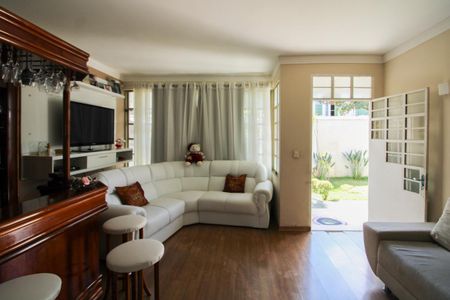 Casa à venda com 360m², 3 quartos e 3 vagas Casa à venda com 360m², 3 quartos e 3 vagasSala