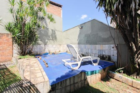 Casa à venda com 360m², 3 quartos e 3 vagas Casa à venda com 360m², 3 quartos e 3 vagasPiscina