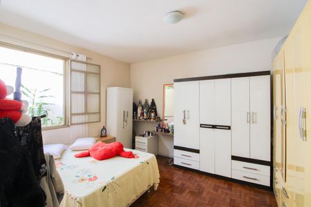 Casa à venda com 360m², 3 quartos e 3 vagas Casa à venda com 360m², 3 quartos e 3 vagasSuíte