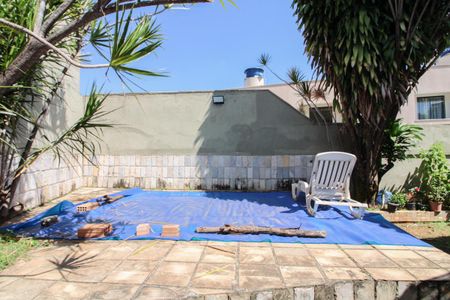 Casa à venda com 360m², 3 quartos e 3 vagas Casa à venda com 360m², 3 quartos e 3 vagasPiscina