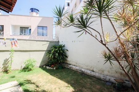 Casa à venda com 360m², 3 quartos e 3 vagas Casa à venda com 360m², 3 quartos e 3 vagasQuintal