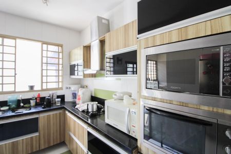 Casa à venda com 360m², 3 quartos e 3 vagas Casa à venda com 360m², 3 quartos e 3 vagasCozinha