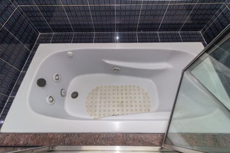 Apartamento à venda com 225m², 4 quartos e 3 vagas Apartamento à venda com 225m², 4 quartos e 3 vagasBanheiro da Suíte 2