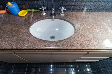 Apartamento à venda com 225m², 4 quartos e 3 vagas Apartamento à venda com 225m², 4 quartos e 3 vagasBanheiro da Suíte 2