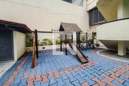 Apartamento à venda com 225m², 4 quartos e 3 vagas Apartamento à venda com 225m², 4 quartos e 3 vagasÁrea Comum - Playground