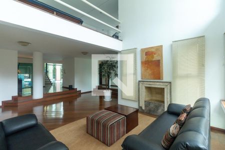 Apartamento à venda com 225m², 4 quartos e 3 vagas Apartamento à venda com 225m², 4 quartos e 3 vagasHall de Entrada