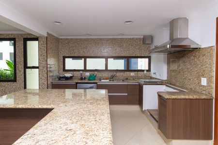 Apartamento à venda com 225m², 4 quartos e 3 vagas Apartamento à venda com 225m², 4 quartos e 3 vagasCozinha