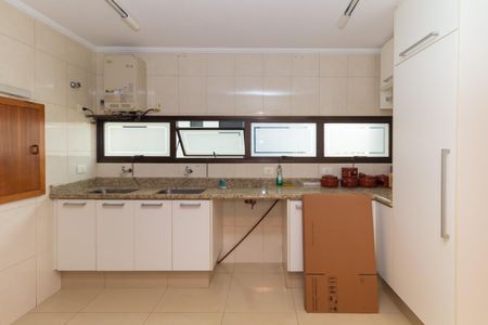 Apartamento à venda com 225m², 4 quartos e 3 vagas Apartamento à venda com 225m², 4 quartos e 3 vagasÁrea de Serviço