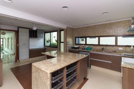 Apartamento à venda com 225m², 4 quartos e 3 vagas Apartamento à venda com 225m², 4 quartos e 3 vagasCozinha