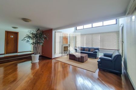 Apartamento à venda com 225m², 4 quartos e 3 vagas Apartamento à venda com 225m², 4 quartos e 3 vagasHall de Entrada