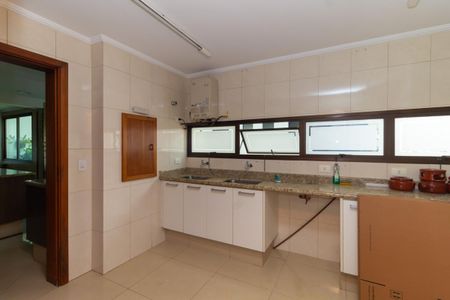 Apartamento à venda com 225m², 4 quartos e 3 vagas Apartamento à venda com 225m², 4 quartos e 3 vagasÁrea de Serviço