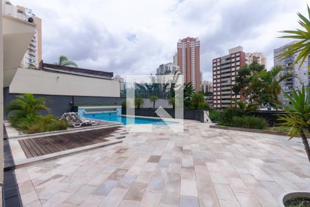 Apartamento à venda com 225m², 4 quartos e 3 vagas Apartamento à venda com 225m², 4 quartos e 3 vagasÁrea comum - Piscina