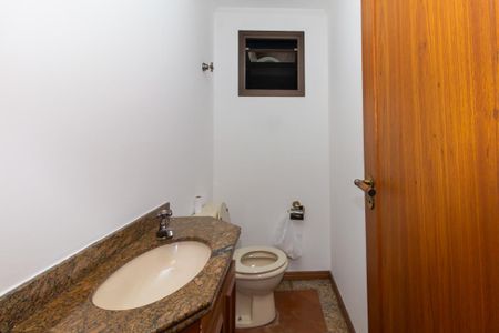 Apartamento à venda com 225m², 4 quartos e 3 vagas Apartamento à venda com 225m², 4 quartos e 3 vagasLavabo