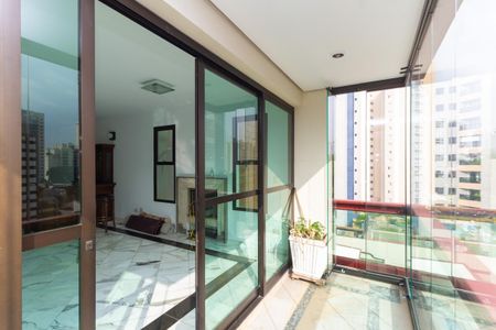 Apartamento à venda com 225m², 4 quartos e 3 vagas Apartamento à venda com 225m², 4 quartos e 3 vagasVaranda da Sala