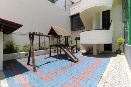 Apartamento à venda com 225m², 4 quartos e 3 vagas Apartamento à venda com 225m², 4 quartos e 3 vagasÁrea Comum - Playground