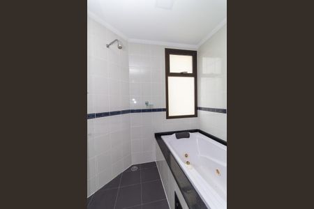 Apartamento à venda com 225m², 4 quartos e 3 vagas Apartamento à venda com 225m², 4 quartos e 3 vagasBanheiro da Suíte 1