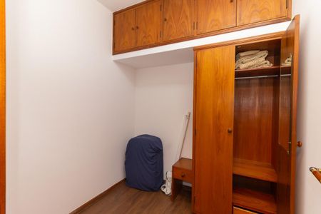 Apartamento à venda com 225m², 4 quartos e 3 vagas Apartamento à venda com 225m², 4 quartos e 3 vagasQuarto de Serviço