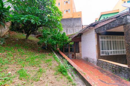 Casa à venda com 751m², 4 quartos e 6 vagasQuintal / Jardim