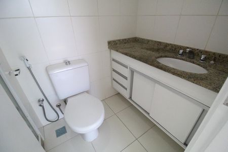 Apartamento à venda com 81m², 3 quartos e 2 vagasBanheiro da suíte