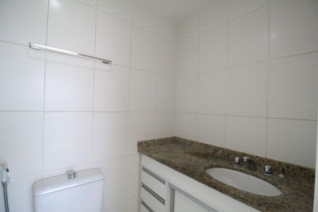 Apartamento à venda com 81m², 3 quartos e 2 vagasBanheiro da suíte
