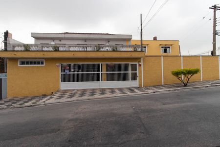 Casa à venda com 205m², 4 quartos e 3 vagas Casa à venda com 205m², 4 quartos e 3 vagasFachada