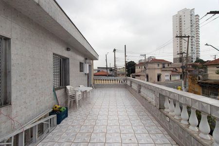 Casa à venda com 205m², 4 quartos e 3 vagas Casa à venda com 205m², 4 quartos e 3 vagasVaranda