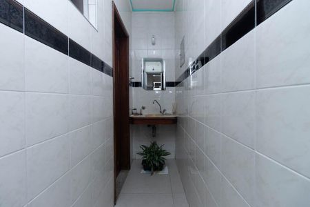 Casa à venda com 205m², 4 quartos e 3 vagas Casa à venda com 205m², 4 quartos e 3 vagasBanheiro Social